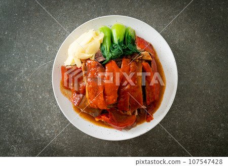 Peking duck or Roasted duck in Chinese style 107547428