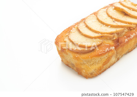 apple loaf crumbled cake on white background 107547429