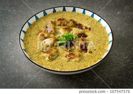 Afghani chicken in green curry or Hariyali tikka chicken hara masala 107547578