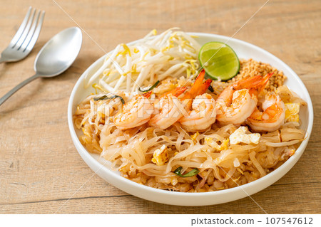 stir-fried noodles with shrimp and sprouts or Pad Thai 107547612