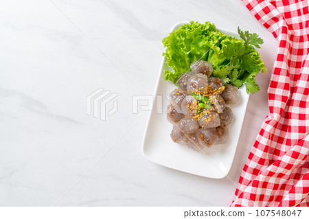 Steamed Tapioca Dumplings with Pork 107548047