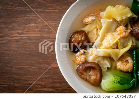 pork dumpling soup with shrimps and vegetable 107548057