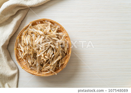 dried small crispy fish 107548089