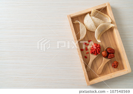 Fresh edible bird's nest or Swallow nest raw material cuisine expensive food for healthy 107548569