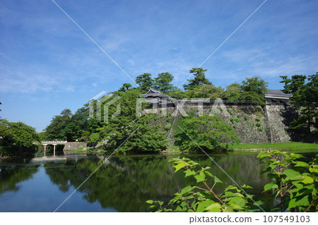 松江城的千鳥橋、南櫓、中櫓 107549103