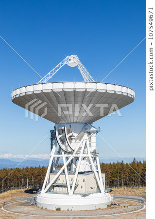 "Nagano Prefecture" Radio telescope parabolic antenna that shines against the clear blue sky 107549671