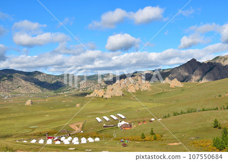 A ger village in the grasslands of Mongolia 107550684