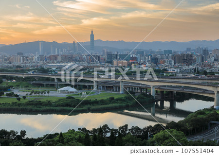 Taipei city seen from Taipei Yuanshan Hotel (The Grand Hotel Taipei) in the early morning, Taiwan 107551404