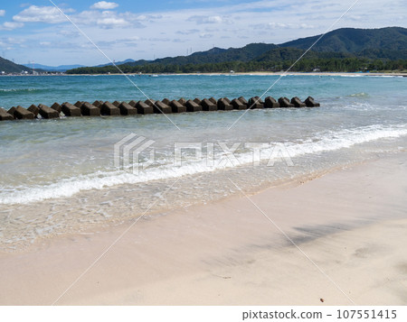 Scenery of the sandy beach and Wakasa Bay at Shiroyama Beach. Takahama Town, Oi District, Fukui Prefecture. Scenery of the sandy beach and Wakasa Bay at Shiroyama Beach. Takahama Town, Oi District, Fukui Prefecture. 107551415