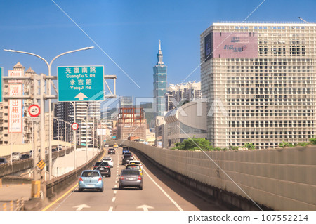 台灣：從旅遊巴士欣賞台北市的景色 107552214