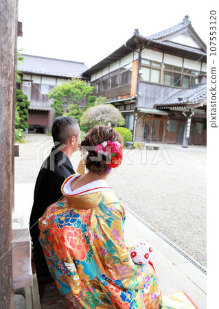 Japanese-style wedding ceremony, Japanese-style photo wedding location shoot, colored uchikake/montsuki hakama Japanese-style wedding ceremony, Japanese-style photo wedding location shoot, colored uchikake/montsuki hakama 107553120