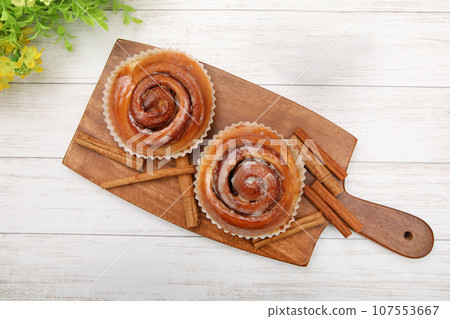 Cinnamon rolls on a wooden plate 107553667