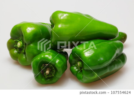 Green peppers, bright green and healthy vegetables Green peppers, bright green and healthy vegetables 107554624