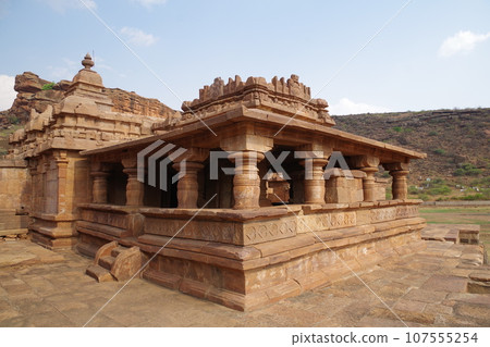 印度巴達米的印度教寺廟 107555254