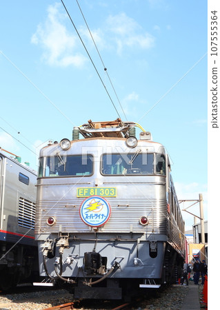 Very popular locomotive, EF81-303, also known as Ginkama 107555364