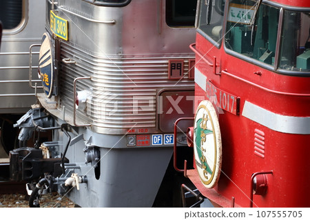 EF81-303（Akatsuki），也稱為 Ginkama，和 ED76（Hayabusa）4 107555705