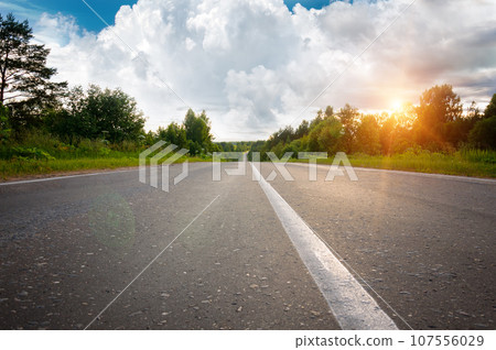 Russia, Tver region, road to Lake Seliger extending distance to the horizon Russia, Tver region, road to Lake Seliger extending distance to the horizon 107556029