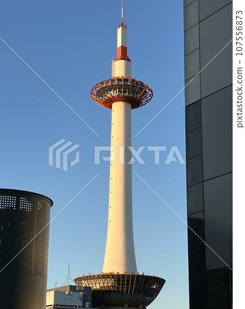 Kyoto Tower in the evening 107556873