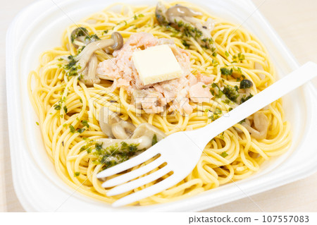 Delicious salmon and mushroom Japanese pasta 107557083