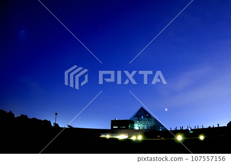 星空玻璃金字塔 星空玻璃金字塔 107557156