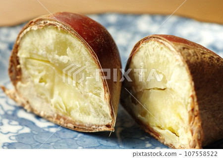 Chestnuts Boiled chestnuts 107558522