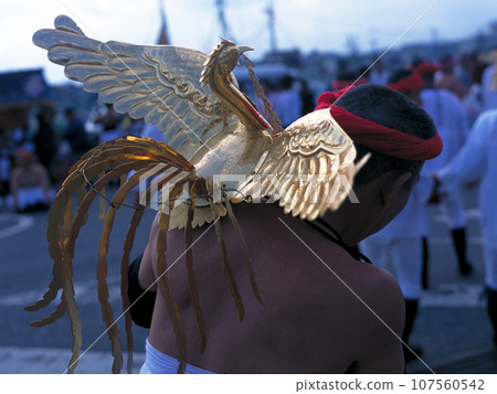 Autumn Festival A man carrying a phoenix in a portable shrine 107560542