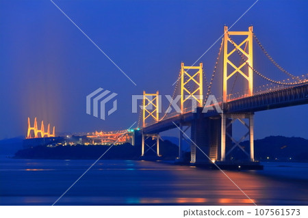 [香川縣]從瀨戶大橋紀念公園看到的“瀨戶大橋”夜景（點亮） 107561573