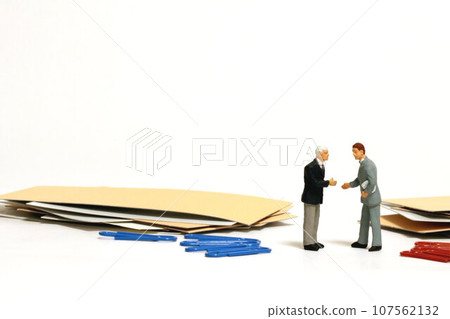 對話中的兩個人 對話中的兩個人 107562132