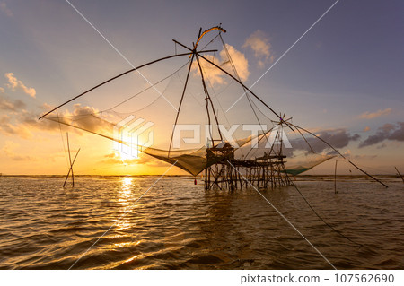 .Beautiful golden reflection sunrise above the lagoon..landscape Amazing yellow light of nature cloudscape sky background..Scene of romantic sky sun shine throughthe cloud. . 107562690