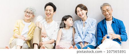 有孩子的三代家庭 107565891