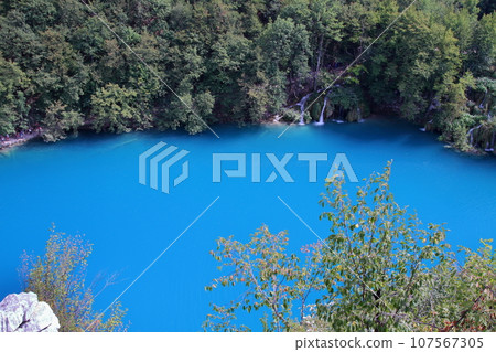Plitvice Lakes National Park, a world natural heritage site in Croatia, the vivid blue of the lake seen from the Lower Lakes hill 107567305