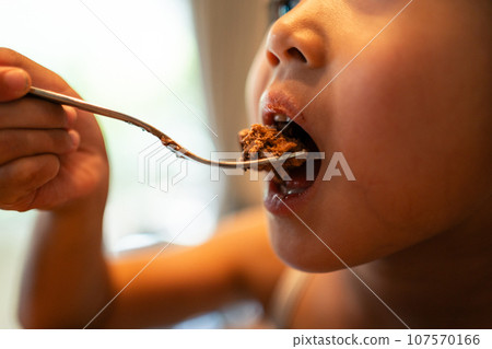 兒童 孩子 小孩 107570166