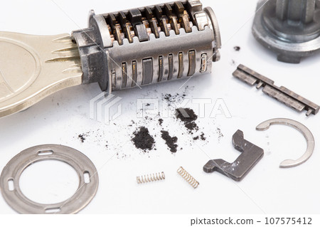 房屋鑰匙拆卸維修工作 房屋鑰匙拆卸維修工作 107575412