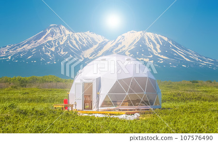 Glamping on the slope of a volcano in autumn on the Kamchatka Peninsula 107576490