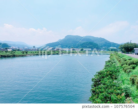 Rich nature of mountains and rivers 107576504