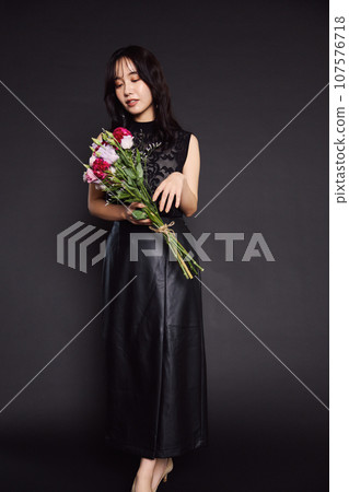 autumn clothes fashion portrait 107576718