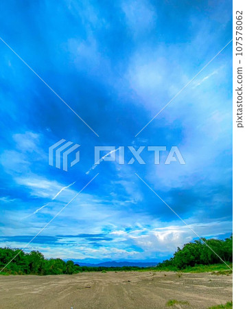 從河床上看到的天空 從河床上看到的天空 107578062