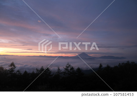 Mt. Amari, spectacular view, morning sun, Mt. Fuji 107581453