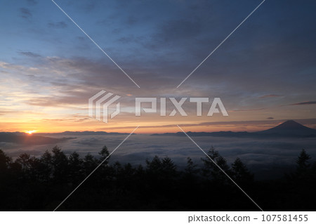 Mt. Amari, spectacular view, morning sun, Mt. Fuji Mt. Amari, spectacular view, morning sun, Mt. Fuji 107581455