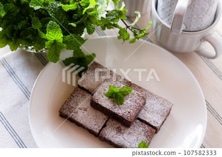 Brownie (chocolate cake) and mint 107582333