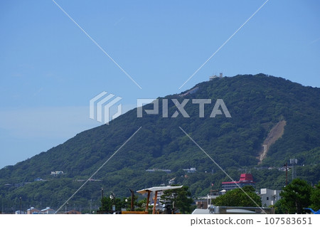 神戶:六甲山脈西南端的八房山(初秋) 神戶:六甲山脈西南端的八房山(初秋) 107583651