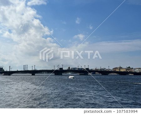 View of the Blagoveshchensky Bridge on the Neva river in St. Petersburg 107583994
