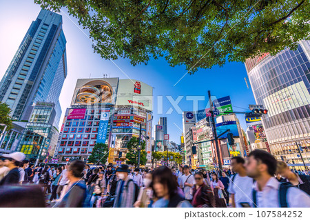 日本橫濱市容10月/全國平均/連續4週下降↓...澀谷擠滿了外國人。逃離冠狀病毒並進入希望時代 = 6th 107584252
