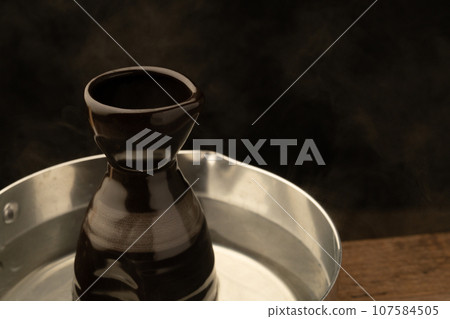 Hot sake hot sake pot Hot sake hot sake pot 107584505