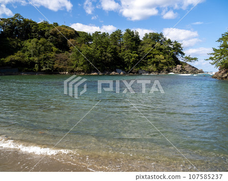 The coast of Wakasa Bay (Shiroyama Park) in autumn (October). Located in Takahama Town, Oi District, Fukui Prefecture. The coast of Wakasa Bay (Shiroyama Park) in autumn (October). Located in Takahama Town, Oi District, Fukui Prefecture. 107585237