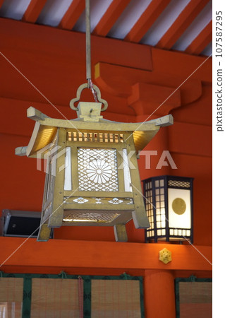 富士山本宮淺間大社是日本全國淺間神社的總社,位於神聖的富士山腳下的靜岡縣富士宮市。 富士山本宮淺間大社是日本全國淺間神社的總社,位於神聖的富士山腳下的靜岡縣富士宮市。 107587295