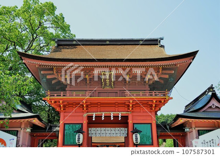 富士山本宮淺間大社是日本全國淺間神社的總社,位於神聖的富士山腳下的靜岡縣富士宮市。 富士山本宮淺間大社是日本全國淺間神社的總社,位於神聖的富士山腳下的靜岡縣富士宮市。 107587301