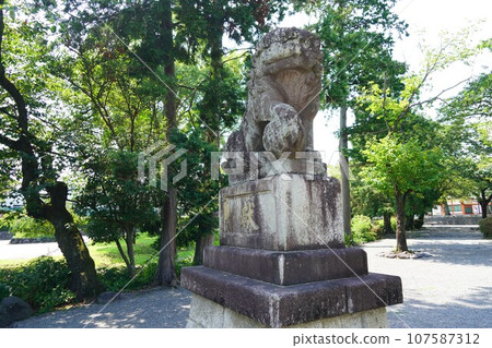 富士山本宮淺間大社是日本全國淺間神社的總社,位於神聖的富士山腳下的靜岡縣富士宮市。 富士山本宮淺間大社是日本全國淺間神社的總社,位於神聖的富士山腳下的靜岡縣富士宮市。 107587312