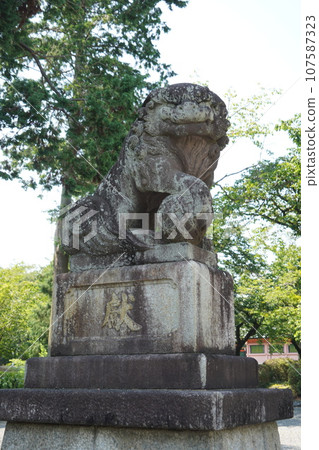 富士山本宮淺間大社是日本全國淺間神社的總社,位於神聖的富士山腳下的靜岡縣富士宮市。 富士山本宮淺間大社是日本全國淺間神社的總社,位於神聖的富士山腳下的靜岡縣富士宮市。 107587323