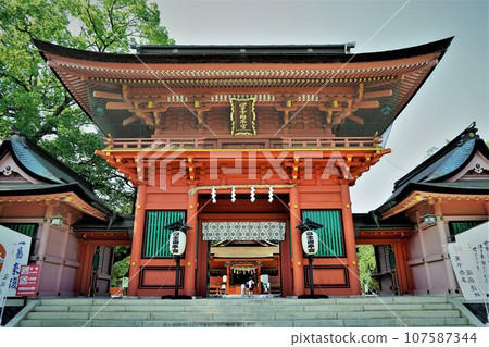 Fujisan Hongu Sengen Taisha, the headquarters of Sengen shrines located throughout Japan, is a shrine located in Fujinomiya City, Shizuoka Prefecture, at the foot of the sacred Mt. Fuji. 107587344